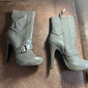 Report Signature Heels